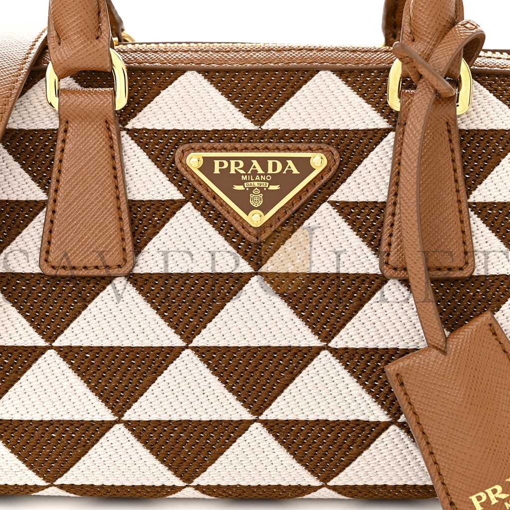 PRADA JACQUARD SAFFIANO TRIANGOLO SYMBOLE EMBROIDERED TOP HANDLE CROSSBODY BAG TOBACCO TALCO (17*13*11cm) PRADA JACQUARD SAFFIANO TRIANGOLO SYMBOLE EMBROIDERED TOP HANDLE CROSSBODY BAG TOBACCO TALCO (17*13*11cm)
