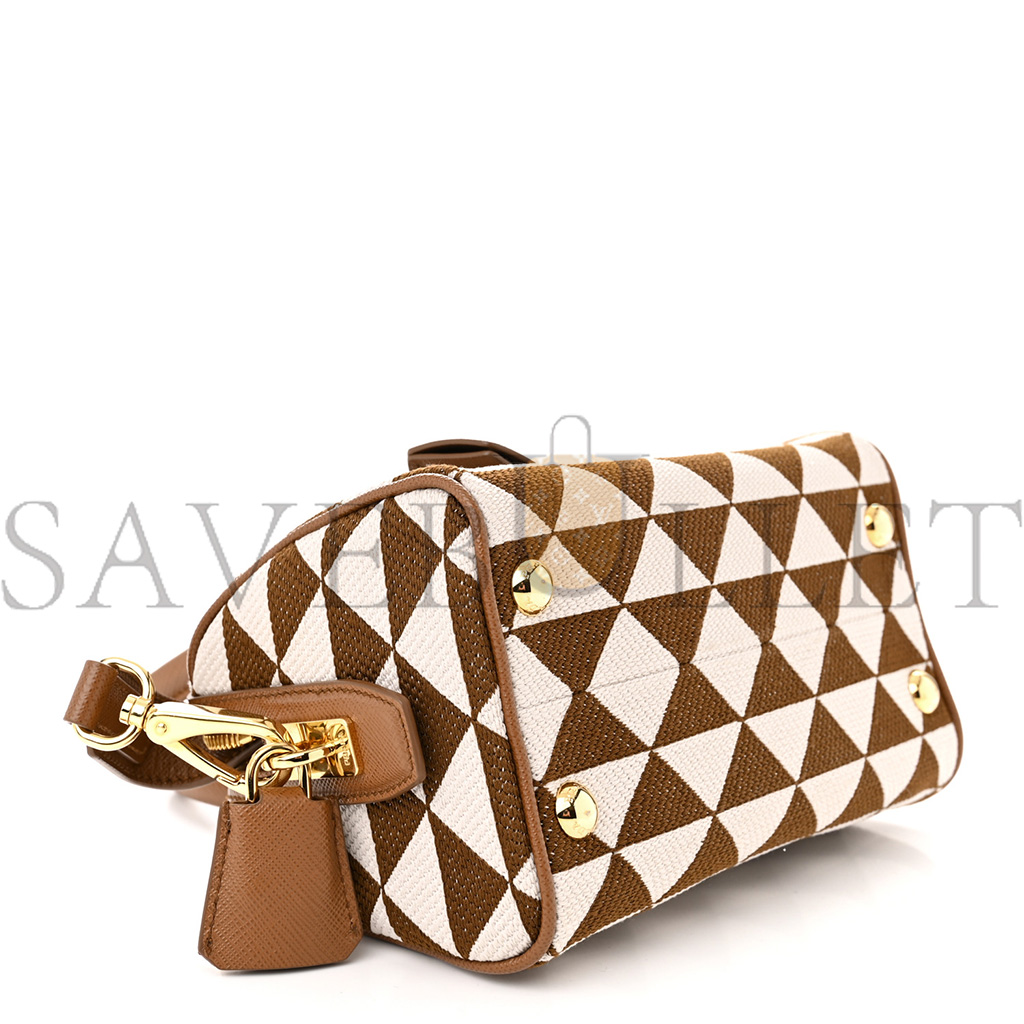 PRADA JACQUARD SAFFIANO TRIANGOLO SYMBOLE EMBROIDERED TOP HANDLE CROSSBODY BAG TOBACCO TALCO (17*13*11cm) PRADA JACQUARD SAFFIANO TRIANGOLO SYMBOLE EMBROIDERED TOP HANDLE CROSSBODY BAG TOBACCO TALCO (17*13*11cm)