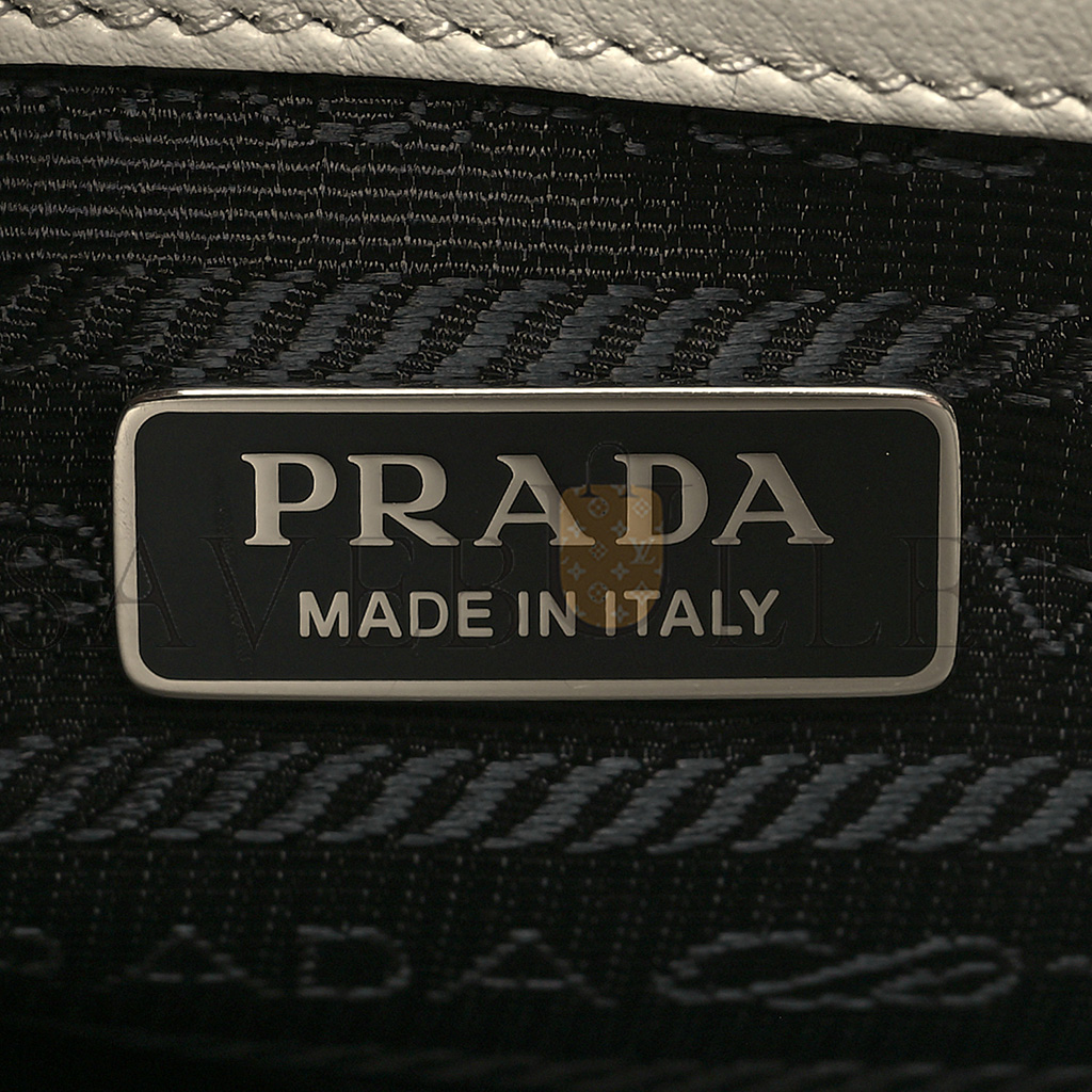 PRADA CALFSKIN TRIANGLE TOTE BAG WHITE (25*23*9cm) PRADA CALFSKIN TRIANGLE TOTE BAG WHITE (25*23*9cm)
