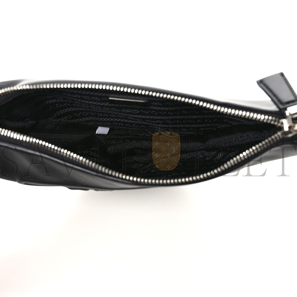 PRADA GRACE LUX TRIANGLE WRISTLET POUCH BLACK (26*15*6cm) PRADA GRACE LUX TRIANGLE WRISTLET POUCH BLACK (26*15*6cm)