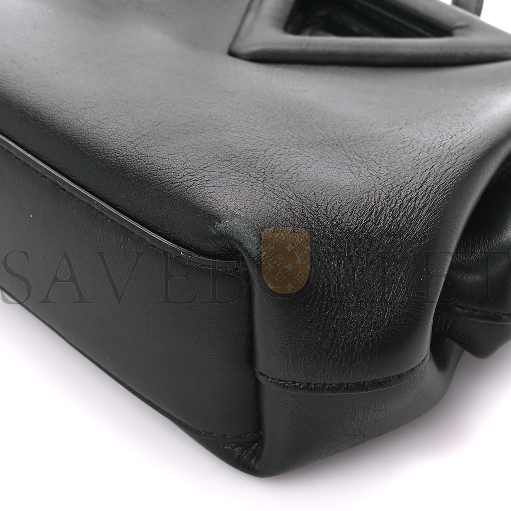 BOTTEGA VENETA CALFSKIN SMALL THE POINT TRIANGLE BAG BLACK (20*17*8cm) BOTTEGA VENETA CALFSKIN SMALL THE POINT TRIANGLE BAG BLACK (20*17*8cm)