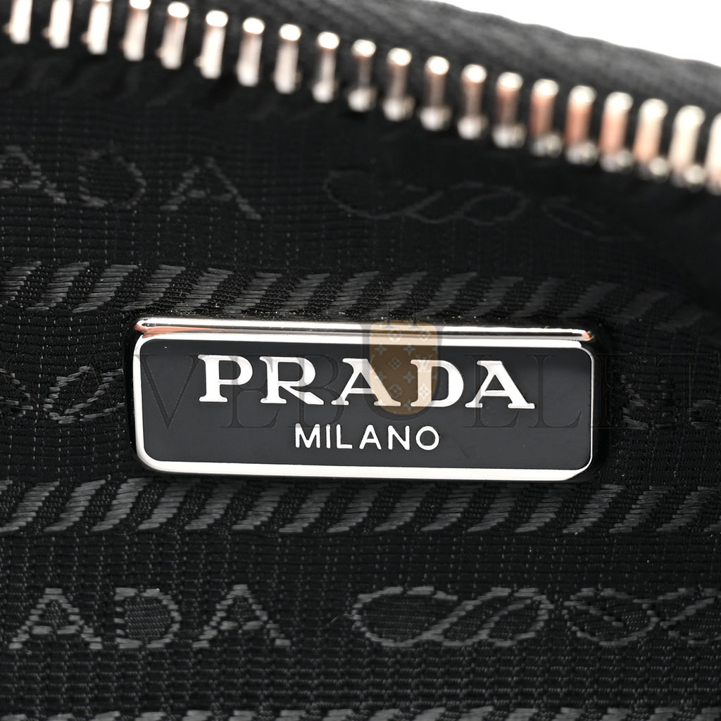 PRADA NYLON RE-EDITION 2005 SHOULDER BAG BLACK (22*16*6cm) PRADA NYLON RE-EDITION 2005 SHOULDER BAG BLACK (22*16*6cm)