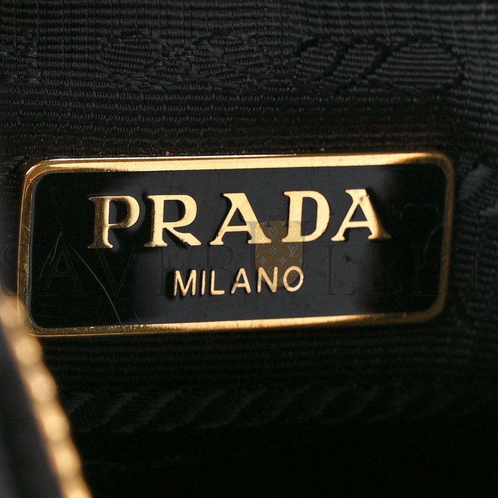 PRADA SAFFIANO LUX RE-EDITION 2005 SHOULDER BAG BLACK (22*17*6cm) PRADA SAFFIANO LUX RE-EDITION 2005 SHOULDER BAG BLACK (22*17*6cm)