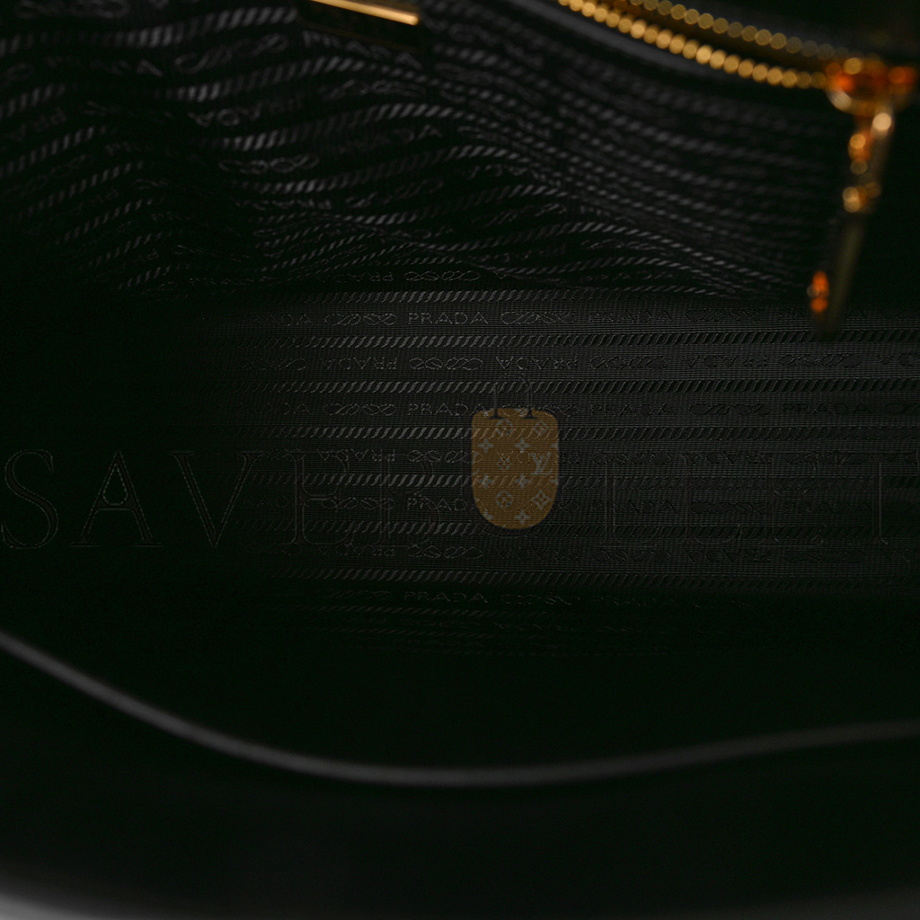 PRADA SAFFIANO LUX LOGO EMBOSSED LARGE HANDBAG BLACK (33*25*11cm) PRADA SAFFIANO LUX LOGO EMBOSSED LARGE HANDBAG BLACK (33*25*11cm)
