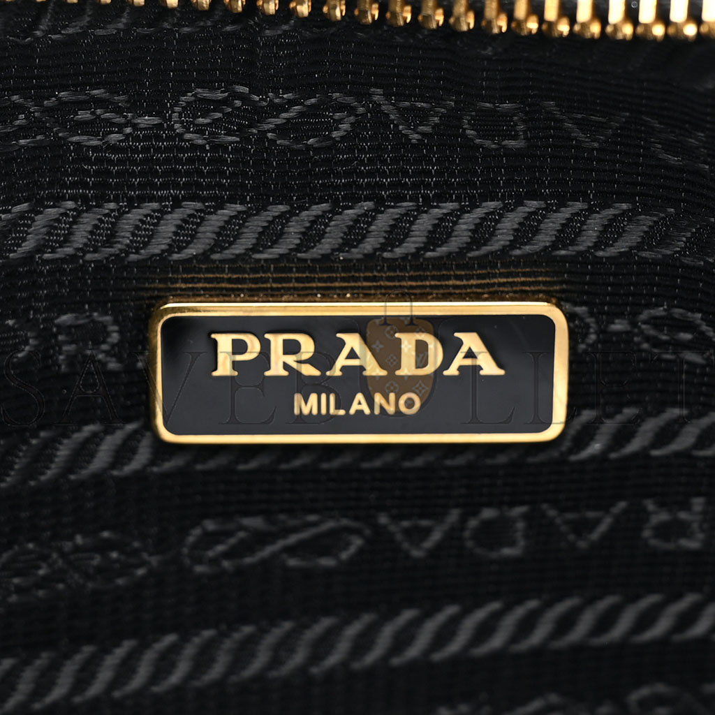 PRADA SAFFIANO LUX RE-EDITION 2005 SHOULDER BAG BLACK (22*17*6cm) PRADA SAFFIANO LUX RE-EDITION 2005 SHOULDER BAG BLACK (22*17*6cm)