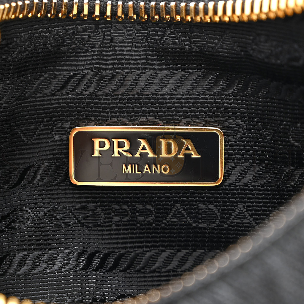 PRADA SAFFIANO LUX RE-EDITION 2005 SHOULDER BAG BLACK (22*17*6cm) PRADA SAFFIANO LUX RE-EDITION 2005 SHOULDER BAG BLACK (22*17*6cm)