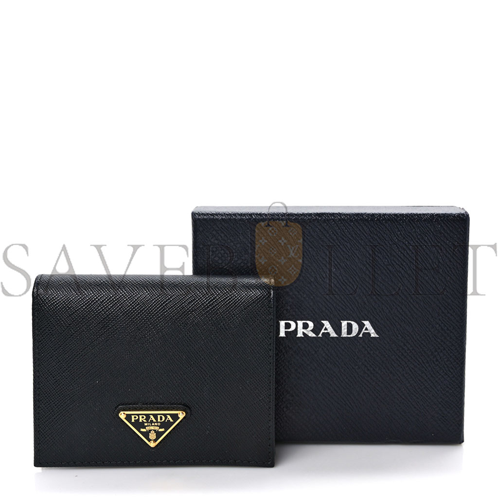 PRADA SAFFIANO TRIANGLE BI-FOLD WALLET BLACK (11*8*3cm) PRADA SAFFIANO TRIANGLE BI-FOLD WALLET BLACK (11*8*3cm)