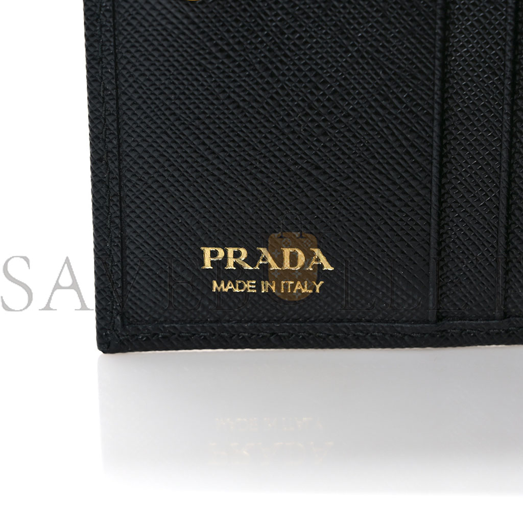 PRADA SAFFIANO TRIANGLE BI-FOLD WALLET BLACK (11*8*3cm) PRADA SAFFIANO TRIANGLE BI-FOLD WALLET BLACK (11*8*3cm)