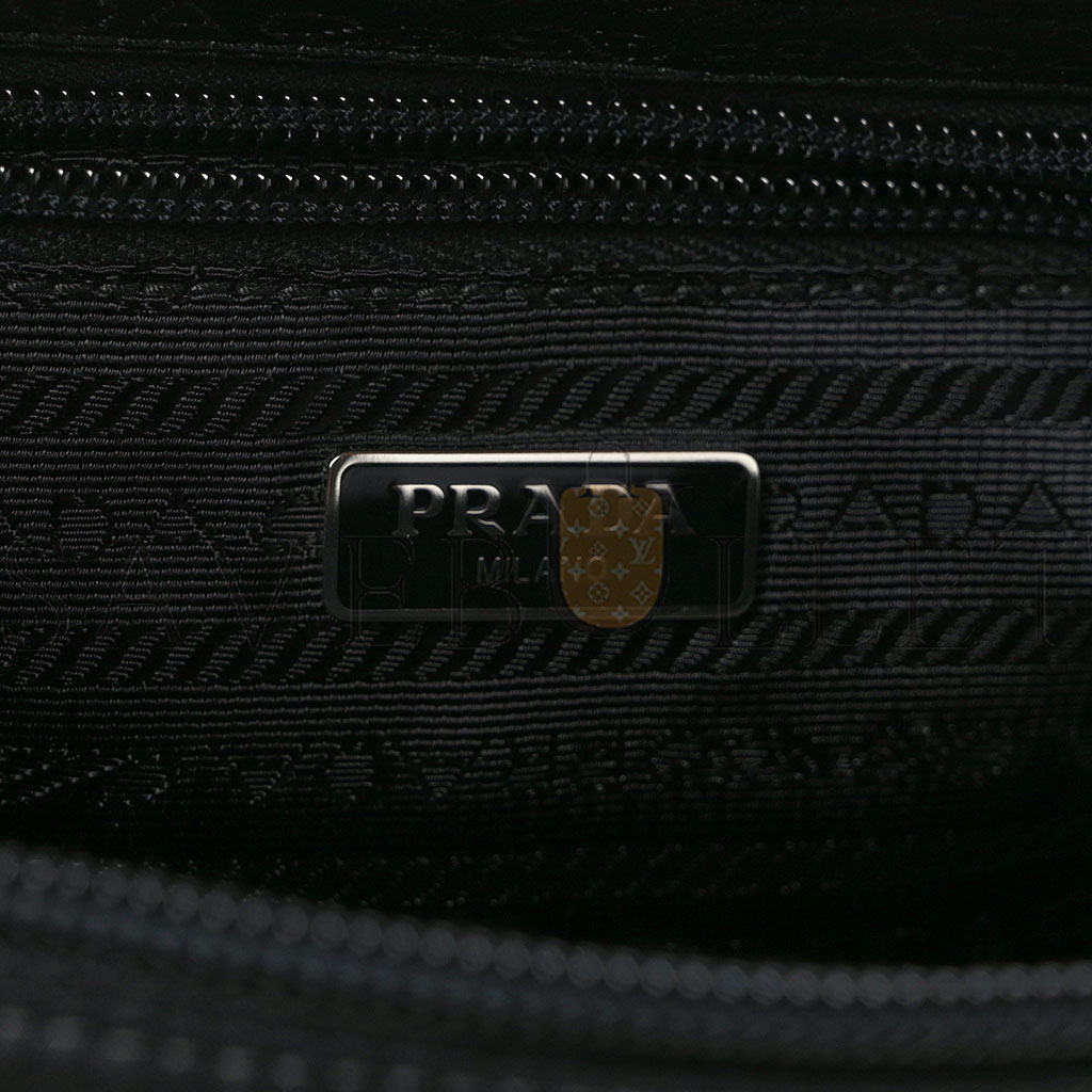 PRADA TESSUTO NYLON SAFFIANO WRISTLET BLACK (19*11*9cm) PRADA TESSUTO NYLON SAFFIANO WRISTLET BLACK (19*11*9cm)