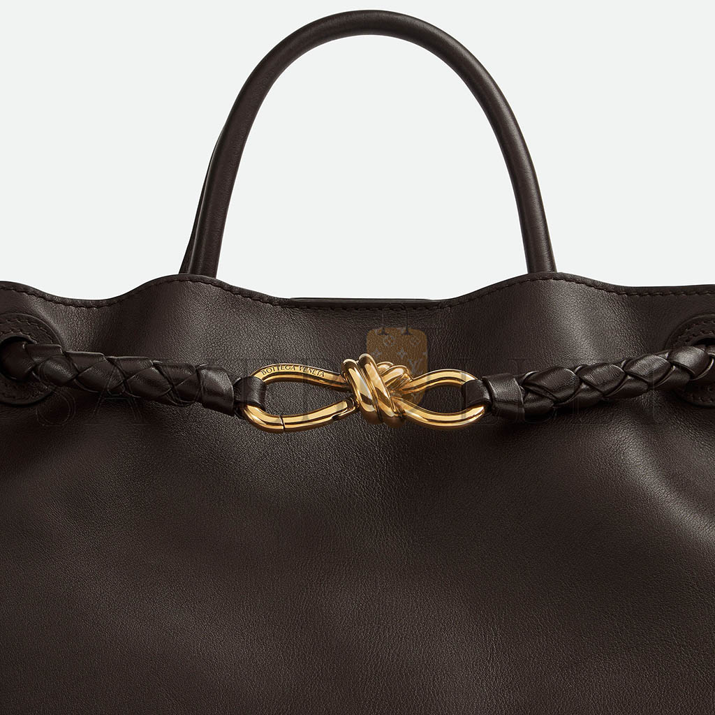 BOTTEGA VENETA ANDIAMO 810214V4O922190 (32*25*11cm) BOTTEGA VENETA ANDIAMO 810214V4O922190 (32*25*11cm)