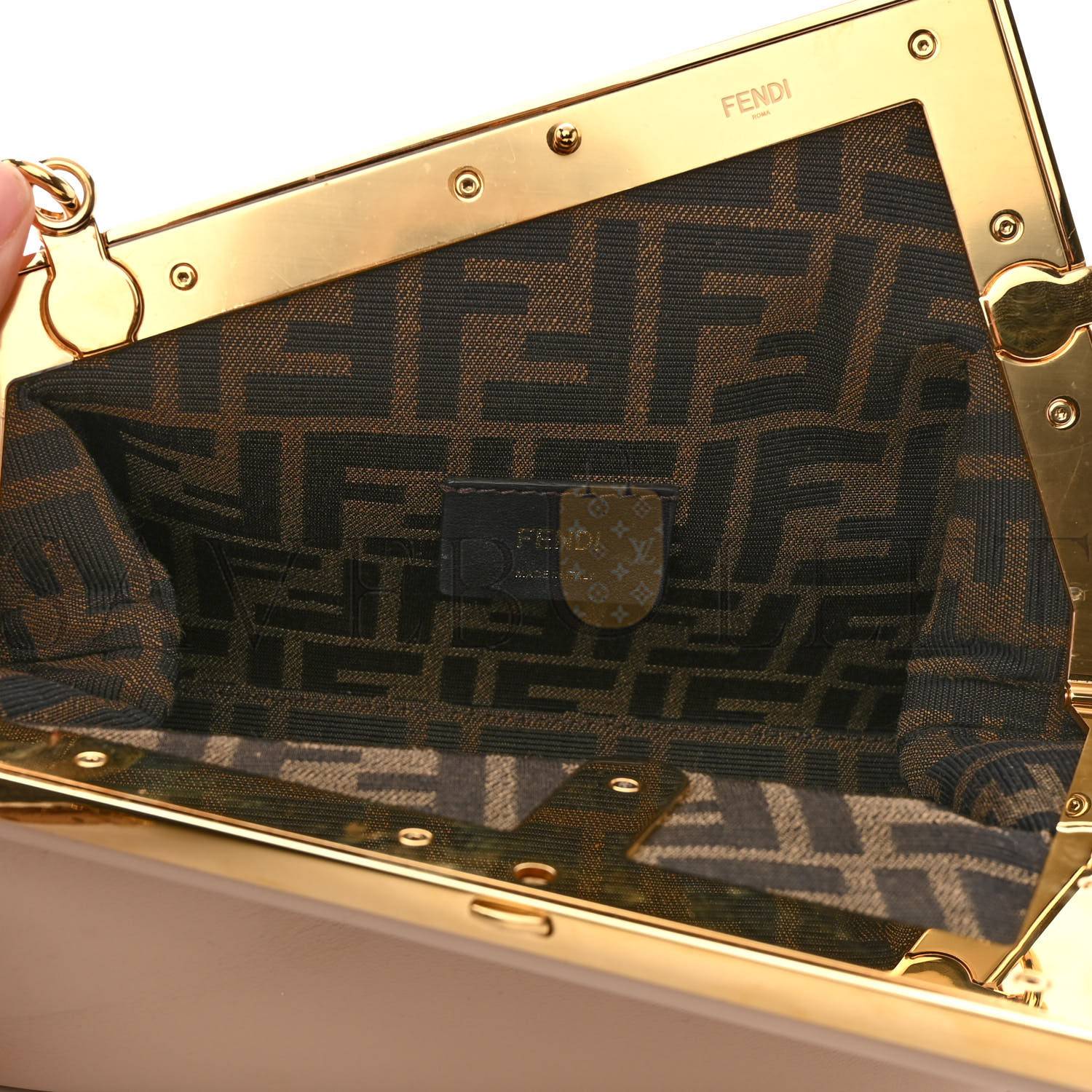 FENDI SHINY NAPPA SMALL FENDI FIRST POUDRE (26*18*9.5cm) FENDI SHINY NAPPA SMALL FENDI FIRST POUDRE (26*18*9.5cm)
