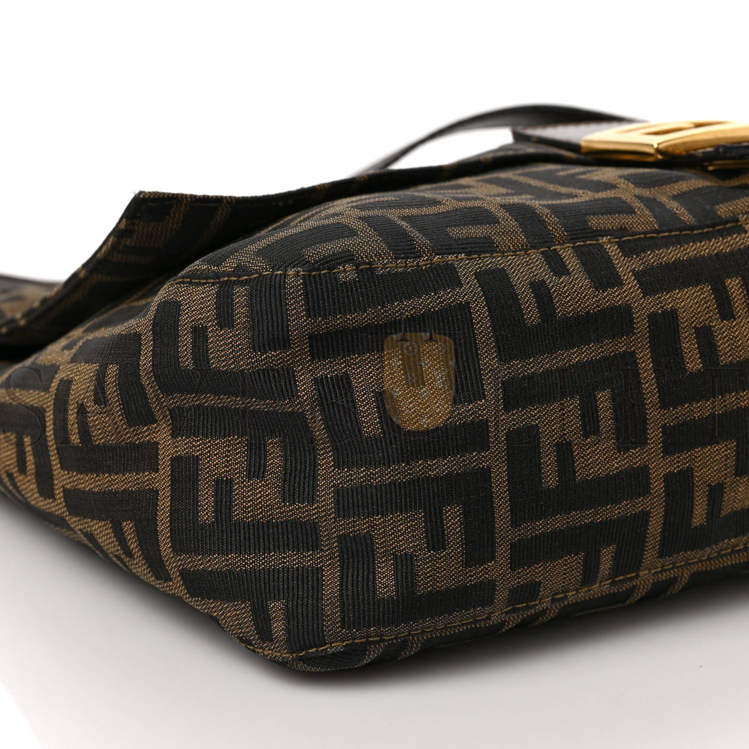 FENDI ZUCCA BAGUETTE SHOULDER BAG TOBACCO (29*20*11cm) FENDI ZUCCA BAGUETTE SHOULDER BAG TOBACCO (29*20*11cm)
