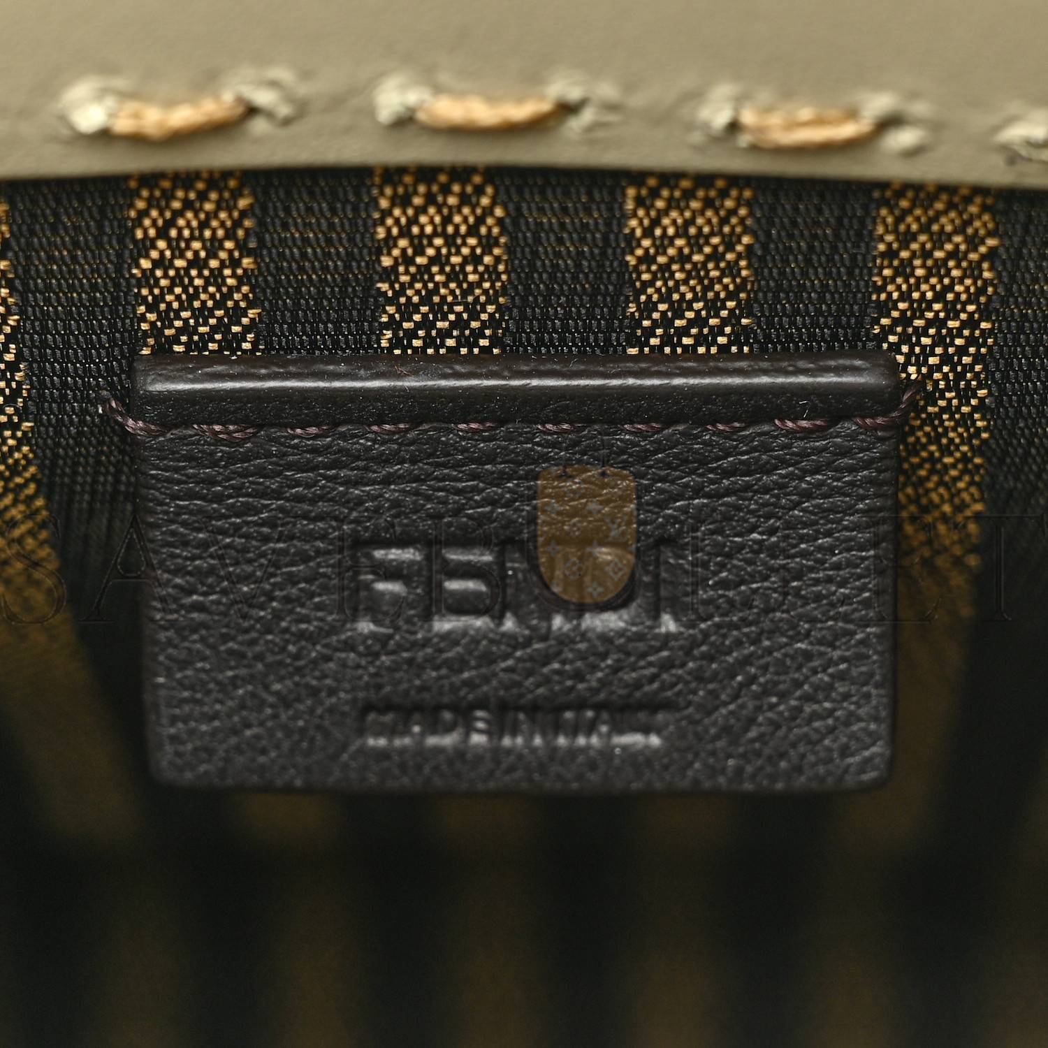 FENDI VITELLO KING PLEXIGLASS LOGO EMBOSSED MINI FENDI SUNSHINE SHOPPER TOTE GREEN TEA (17*13*6cm) FENDI VITELLO KING PLEXIGLASS LOGO EMBOSSED MINI FENDI SUNSHINE SHOPPER TOTE GREEN TEA (17*13*6cm)