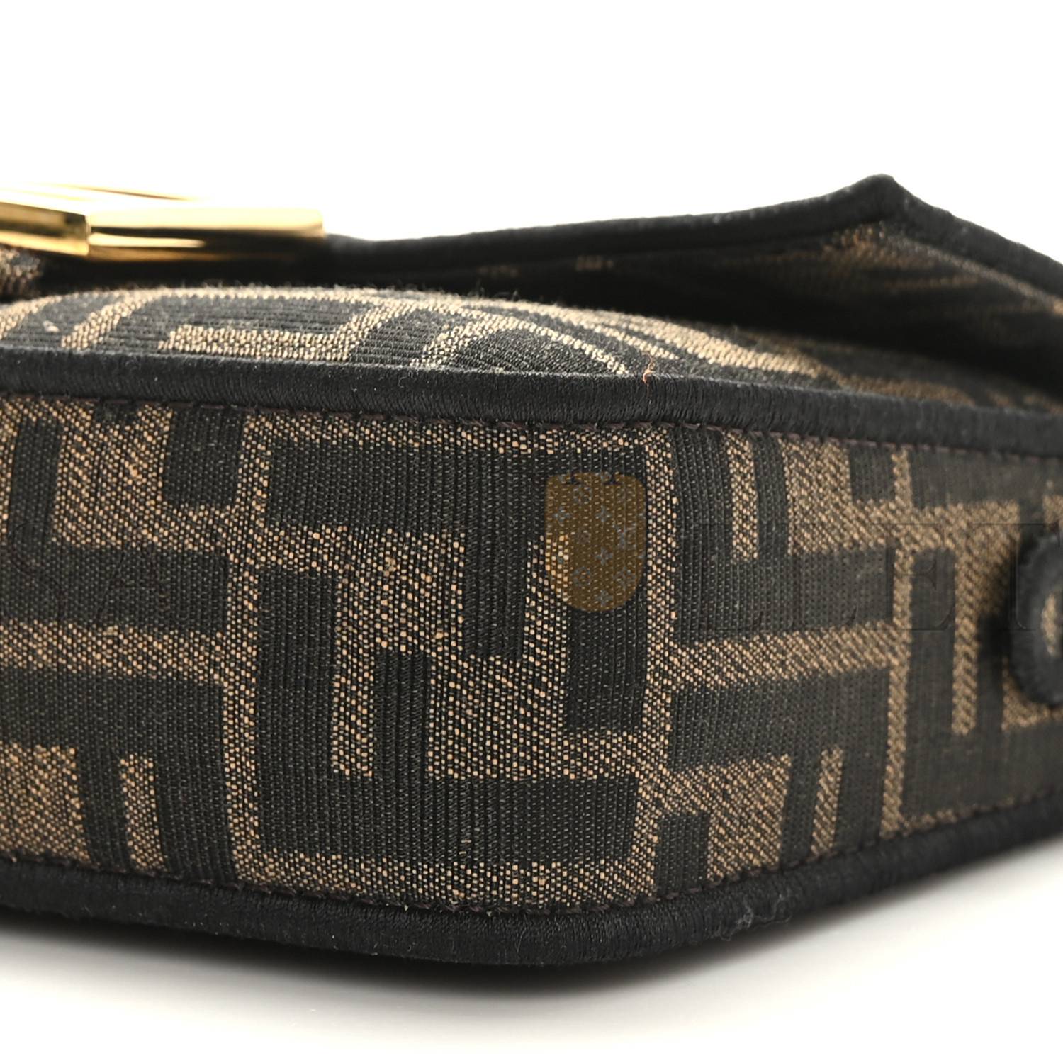 FENDI FABRIC JACQUARD FF 1974 MINI BAGUETTE TOBACCO MORO BLACK (19*11*5cm) FENDI FABRIC JACQUARD FF 1974 MINI BAGUETTE TOBACCO MORO BLACK (19*11*5cm)