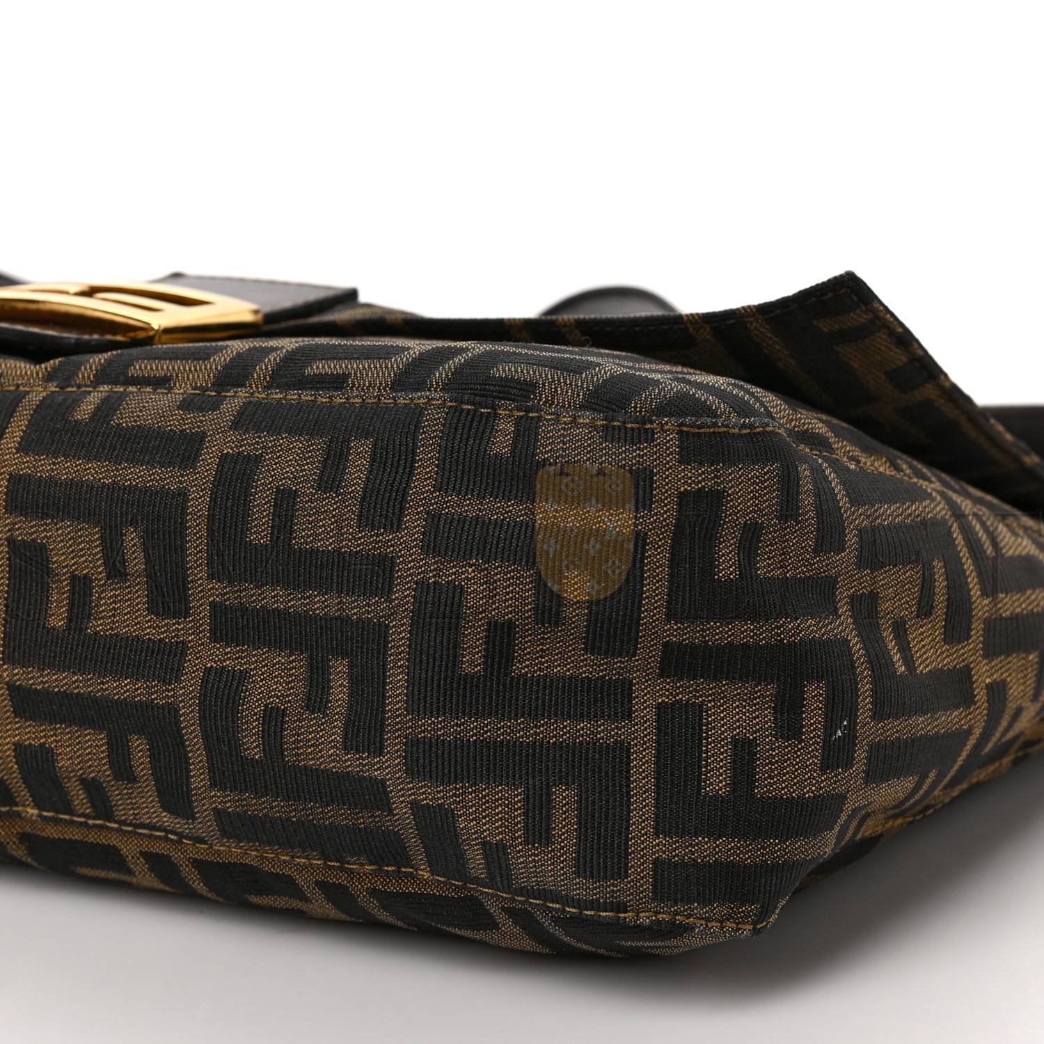 FENDI ZUCCA BAGUETTE SHOULDER BAG TOBACCO (29*20*11cm) FENDI ZUCCA BAGUETTE SHOULDER BAG TOBACCO (29*20*11cm)