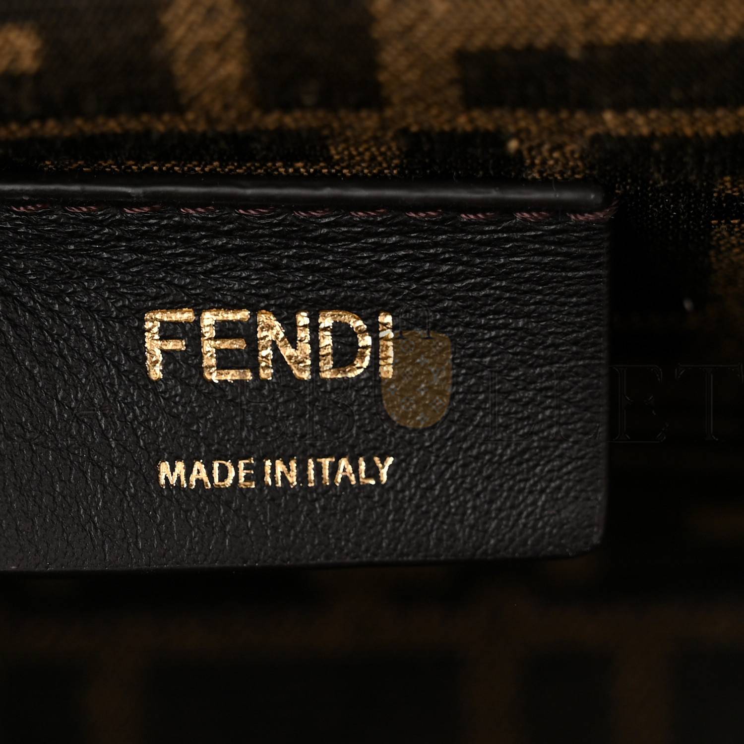 FENDI SHINY NAPPA SNAKESKIN SMALL FENDI FIRST WHITE ROCCIA (26*18*9.5cm) FENDI SHINY NAPPA SNAKESKIN SMALL FENDI FIRST WHITE ROCCIA (26*18*9.5cm)