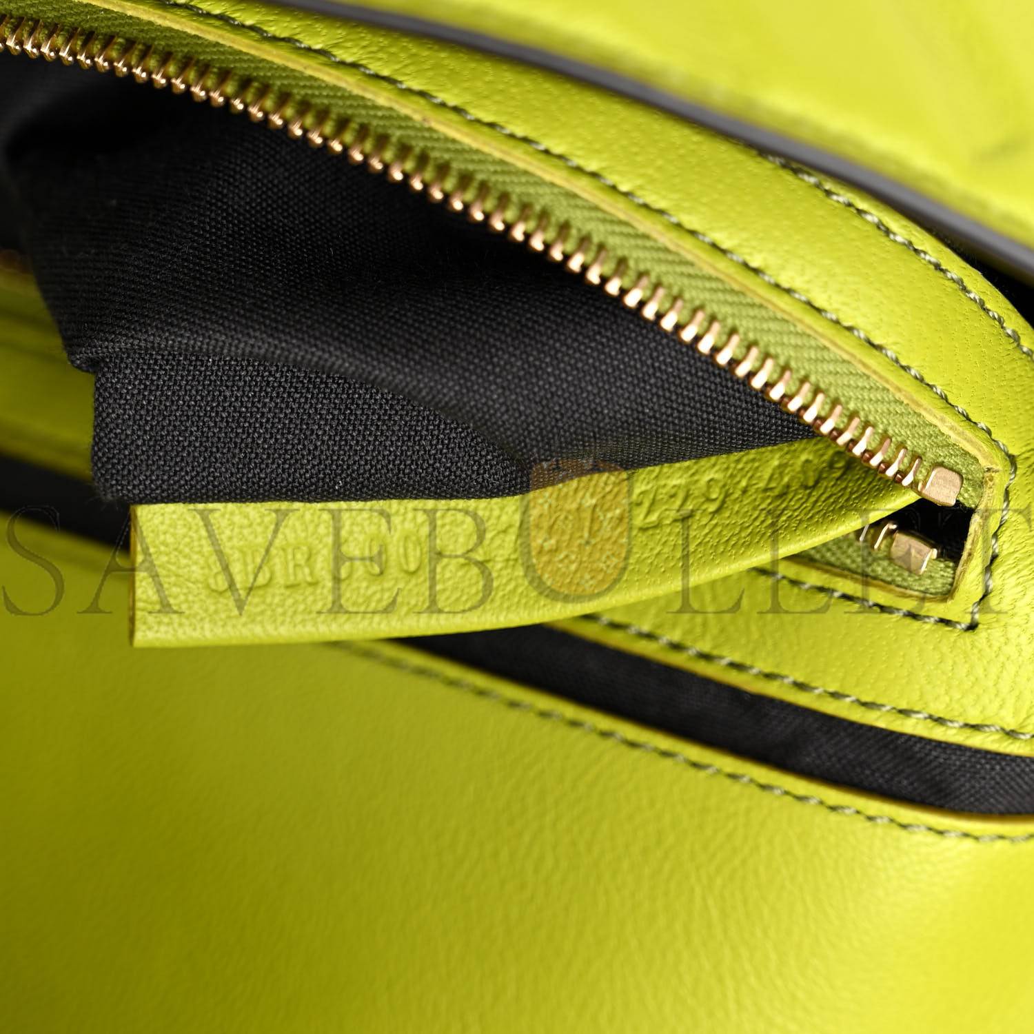 FENDI NAPPA FF 1974 EMBOSSED BAGUETTE WASABI (26*15*5cm) FENDI NAPPA FF 1974 EMBOSSED BAGUETTE WASABI (26*15*5cm)