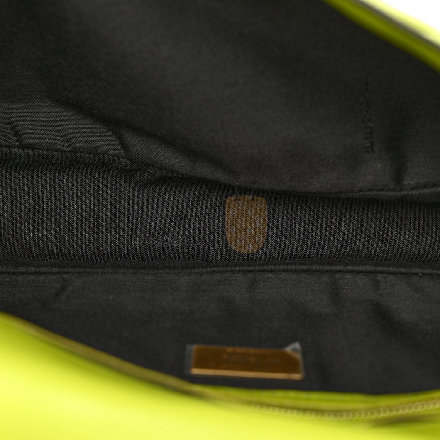 FENDI NAPPA FF 1974 EMBOSSED BAGUETTE WASABI (26*15*5cm) FENDI NAPPA FF 1974 EMBOSSED BAGUETTE WASABI (26*15*5cm)