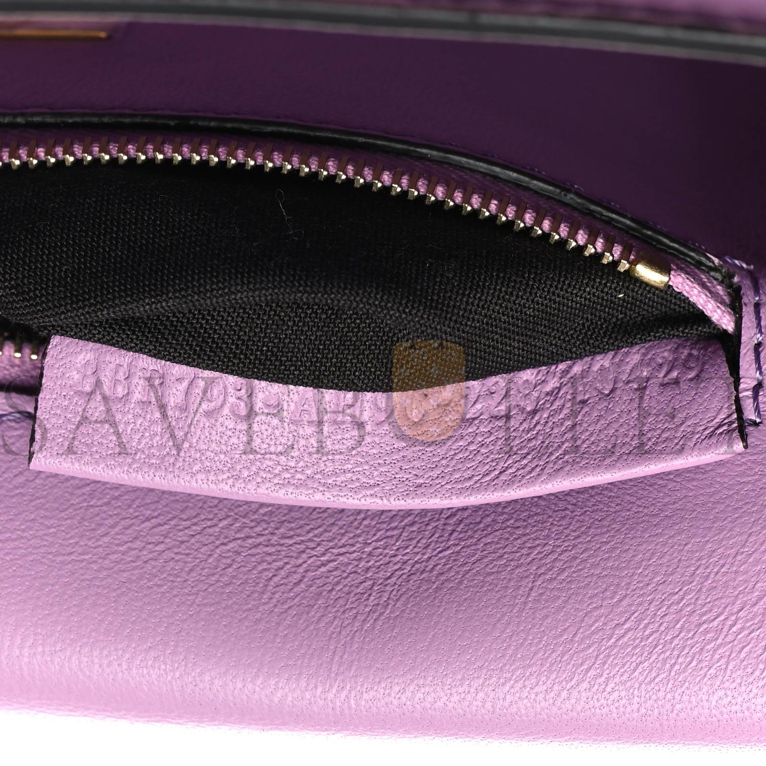 FENDI NAPPA SMALL FF EMBOSSED MIDI CHAIN BAGUETTE VIOLETTA (23*13*6cm) FENDI NAPPA SMALL FF EMBOSSED MIDI CHAIN BAGUETTE VIOLETTA (23*13*6cm)