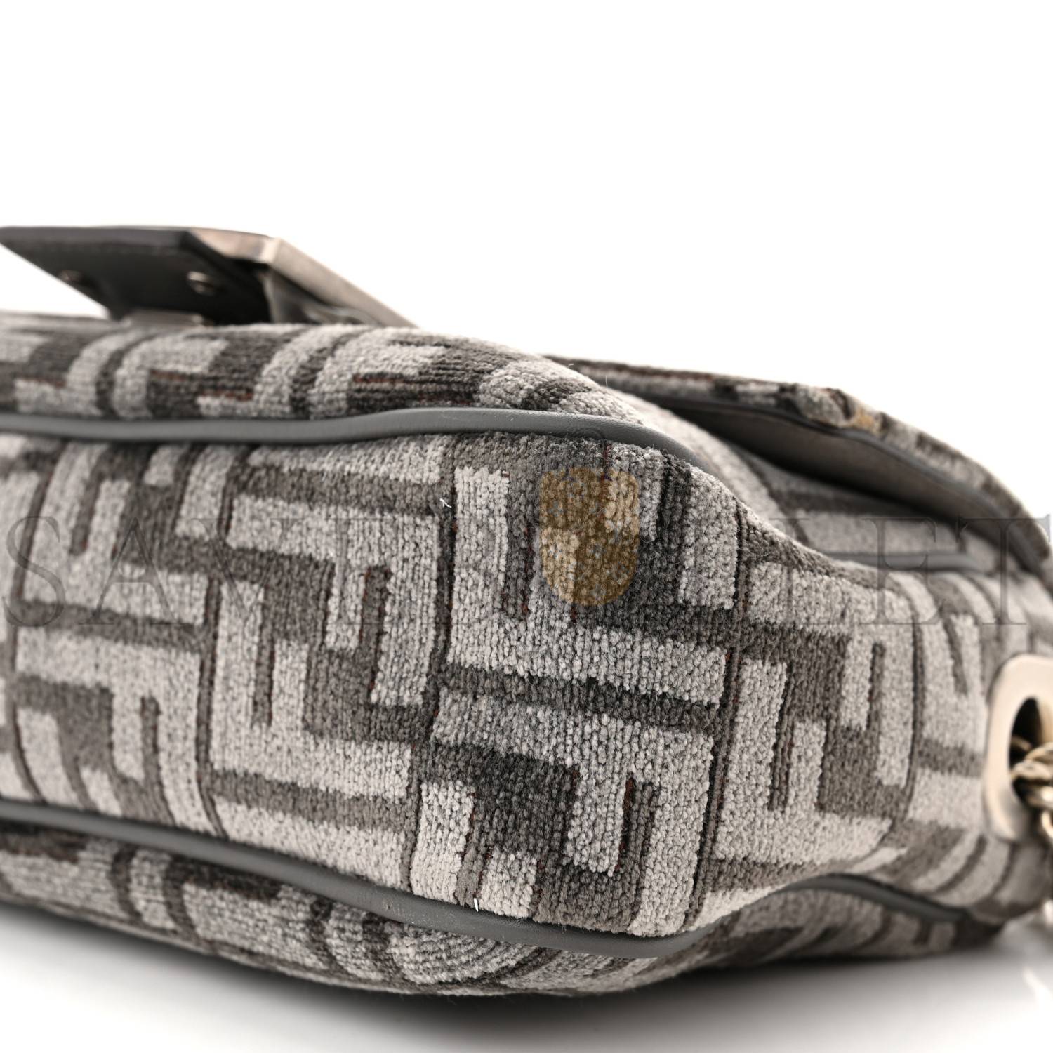 FENDI CHENILLE VITELLO SETA FF MIDI CHAIN BAGUETTE ANTHRACITE ASFALTO (22*13*6cm) FENDI CHENILLE VITELLO SETA FF MIDI CHAIN BAGUETTE ANTHRACITE ASFALTO (22*13*6cm)