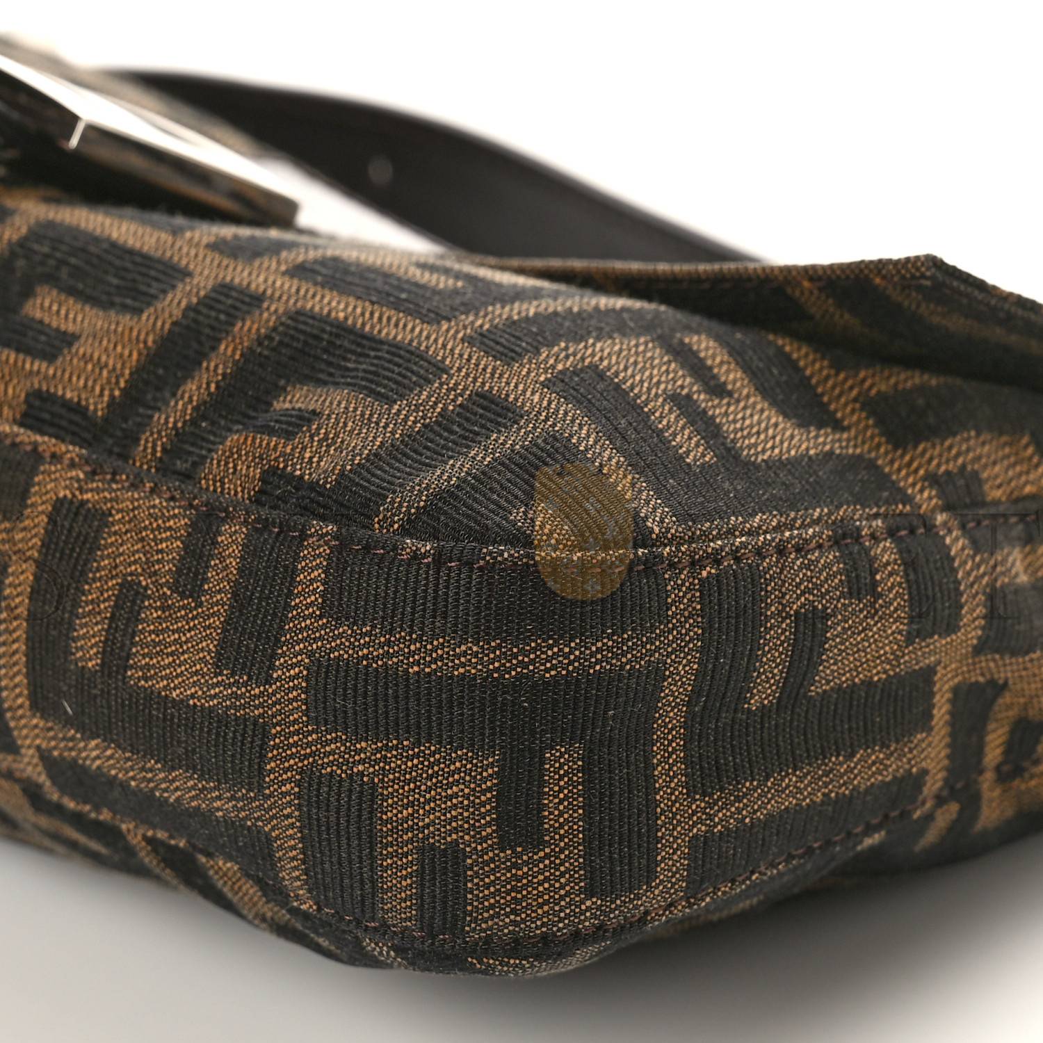 FENDI ZUCCA BAGUETTE TOBACCO (25*15*3cm) FENDI ZUCCA BAGUETTE TOBACCO (25*15*3cm)