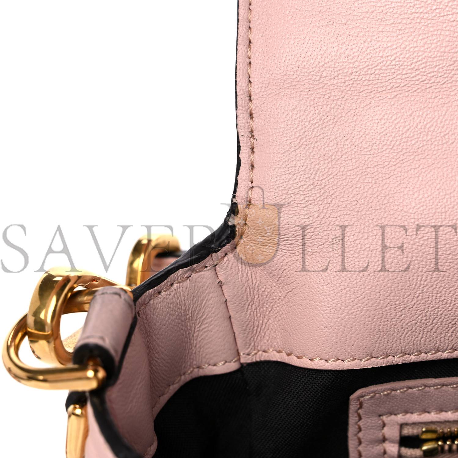 FENDI NAPPA FF 1974 EMBOSSED BAGUETTE ROSA QUARZO (27*15*5cm) FENDI NAPPA FF 1974 EMBOSSED BAGUETTE ROSA QUARZO (27*15*5cm)