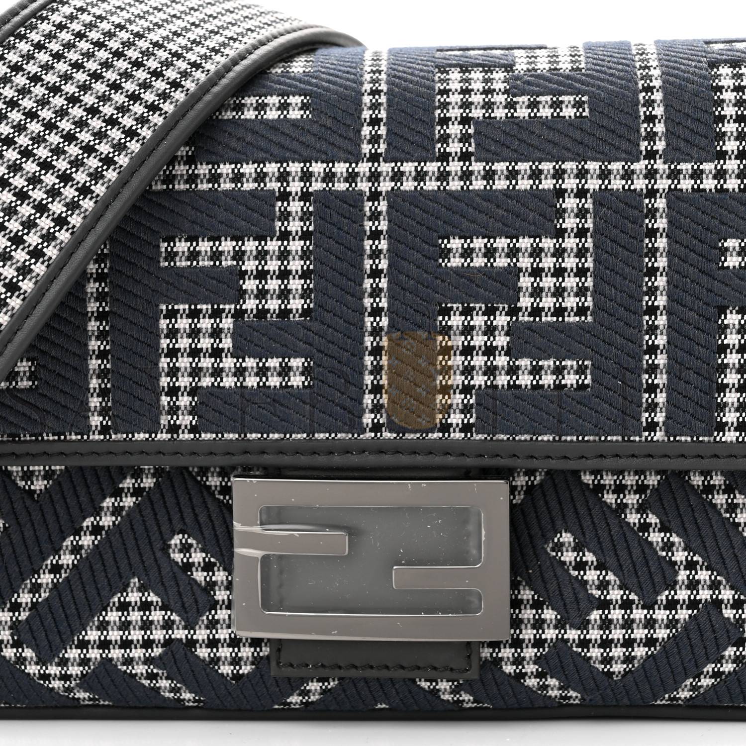 FENDI WOOL VITELLO KING HOUNDSTOOTH FF EMBROIDERED BAGUETTE GRIGIO ANTHRACITE (27*17*6cm) FENDI WOOL VITELLO KING HOUNDSTOOTH FF EMBROIDERED BAGUETTE GRIGIO ANTHRACITE (27*17*6cm)
