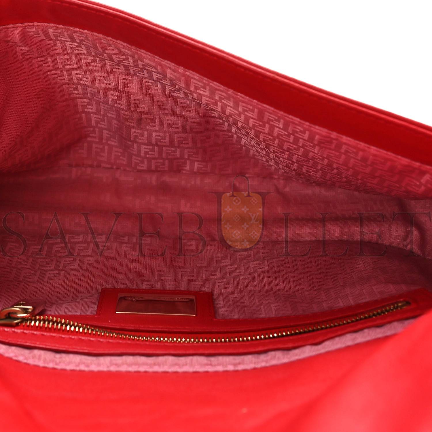 FENDI NAPPA LOGO EMBOSSED BAGUETTE RED (26*14*4cm) FENDI NAPPA LOGO EMBOSSED BAGUETTE RED (26*14*4cm)