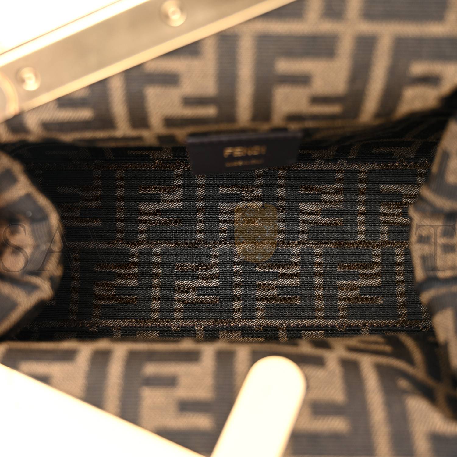FENDI SHINY NAPPA SNAKESKIN SMALL FENDI FIRST WHITE ROCCIA (26*18*9.5cm) FENDI SHINY NAPPA SNAKESKIN SMALL FENDI FIRST WHITE ROCCIA (26*18*9.5cm)