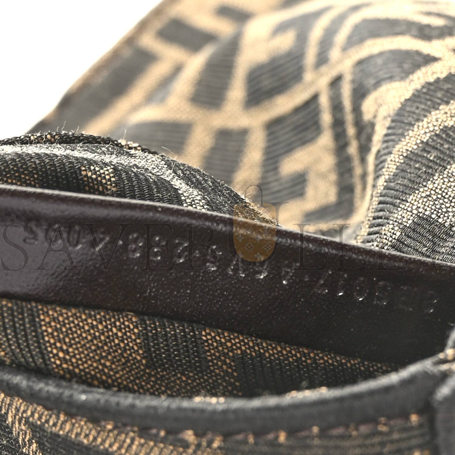 FENDI FABRIC JACQUARD FF 1974 MINI BAGUETTE TOBACCO MORO BLACK (19*11*5cm) FENDI FABRIC JACQUARD FF 1974 MINI BAGUETTE TOBACCO MORO BLACK (19*11*5cm)