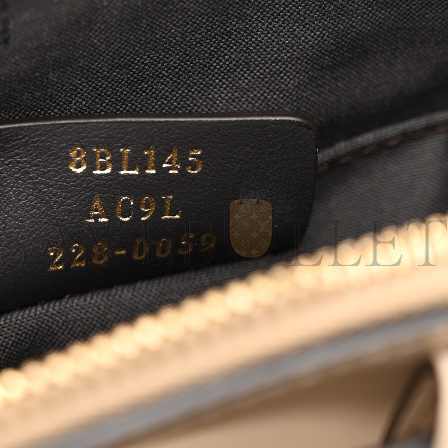 FENDI VITELLO KING LOGO EMBOSSED MINI BY THE WAY BOSTON BAG NUVOLA (19*13*9cm) FENDI VITELLO KING LOGO EMBOSSED MINI BY THE WAY BOSTON BAG NUVOLA (19*13*9cm)