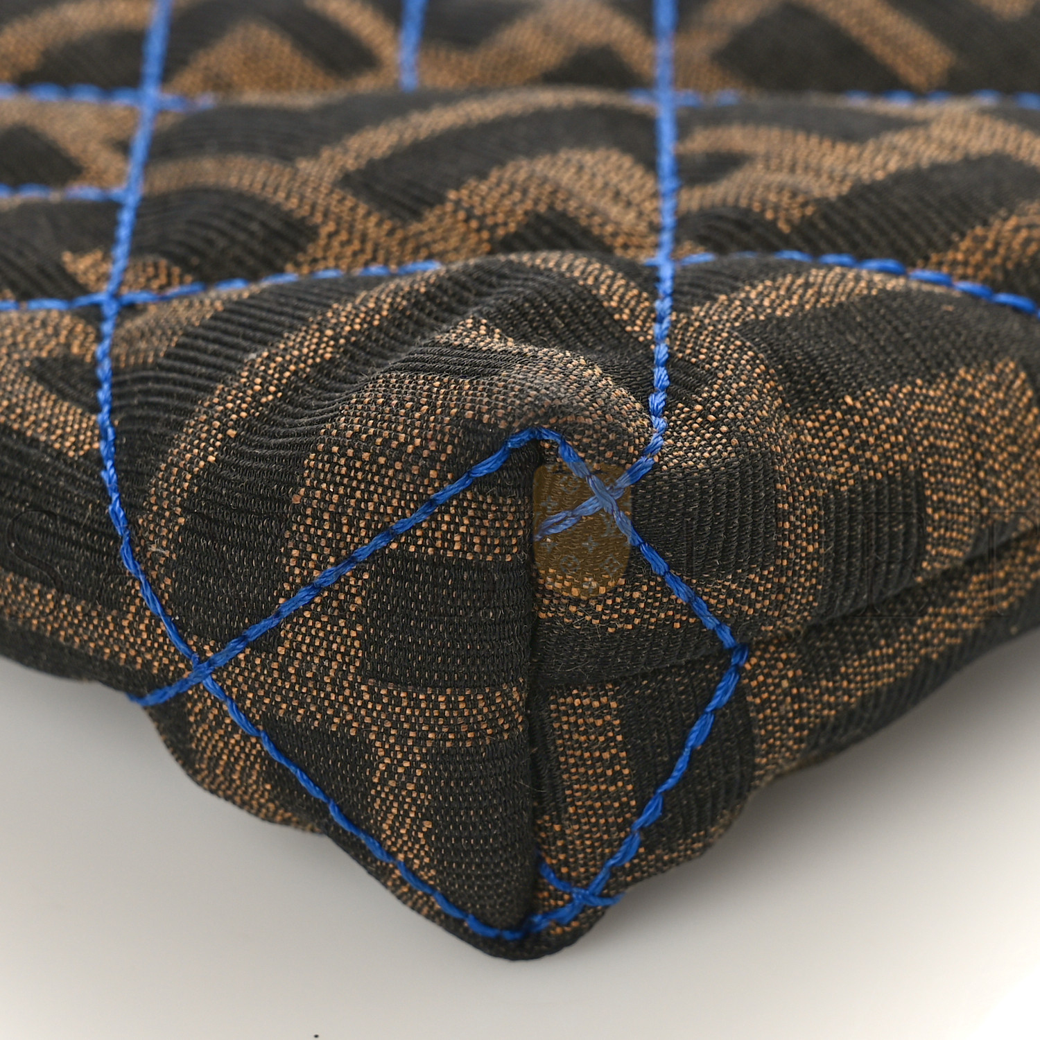 FENDI ZUCCA QUILTED POCHETTE TOBACCO BLUE (20*11*4cm) FENDI ZUCCA QUILTED POCHETTE TOBACCO BLUE (20*11*4cm)