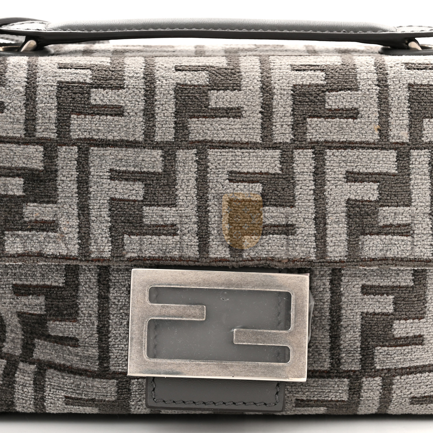 FENDI CHENILLE VITELLO SETA FF MIDI CHAIN BAGUETTE ANTHRACITE ASFALTO (22*13*6cm) FENDI CHENILLE VITELLO SETA FF MIDI CHAIN BAGUETTE ANTHRACITE ASFALTO (22*13*6cm)