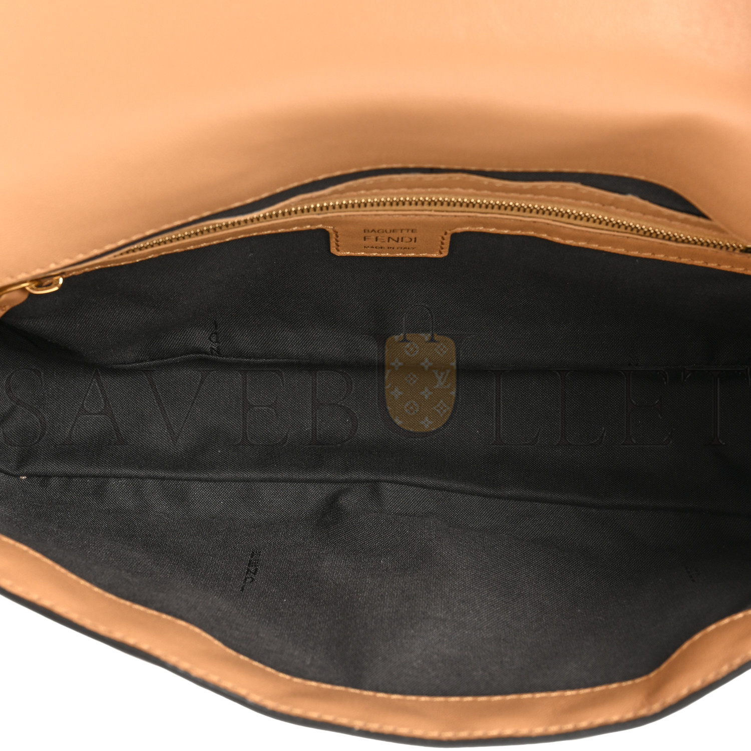 FENDI NAPPA FF 1974 EMBOSSED BAGUETTE MIELE SCURO (27*16*5cm) FENDI NAPPA FF 1974 EMBOSSED BAGUETTE MIELE SCURO (27*16*5cm)