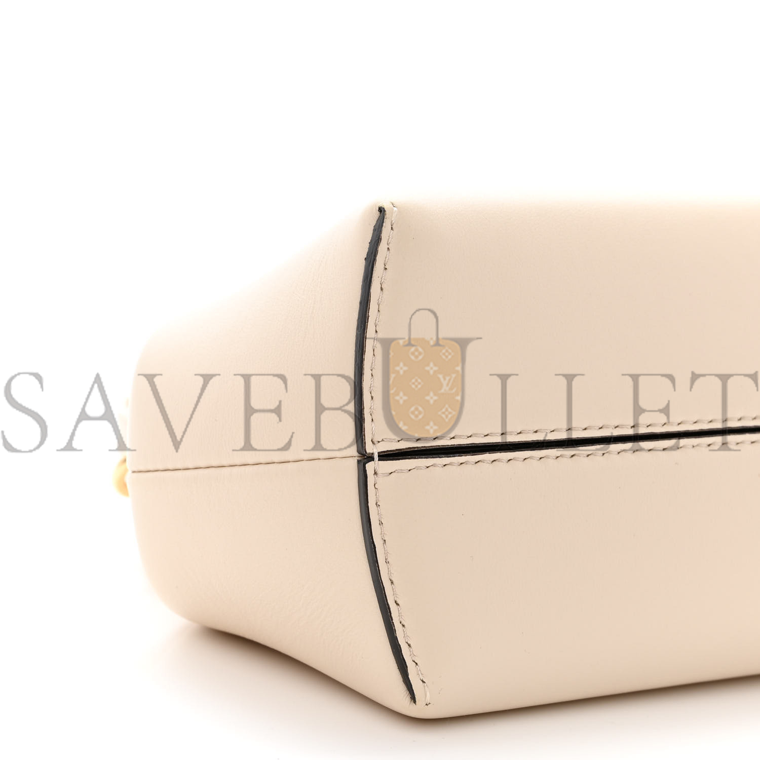 FENDI SHINY NAPPA SMALL FENDI FIRST NUVOLA (26*18*9.5cm) FENDI SHINY NAPPA SMALL FENDI FIRST NUVOLA (26*18*9.5cm)