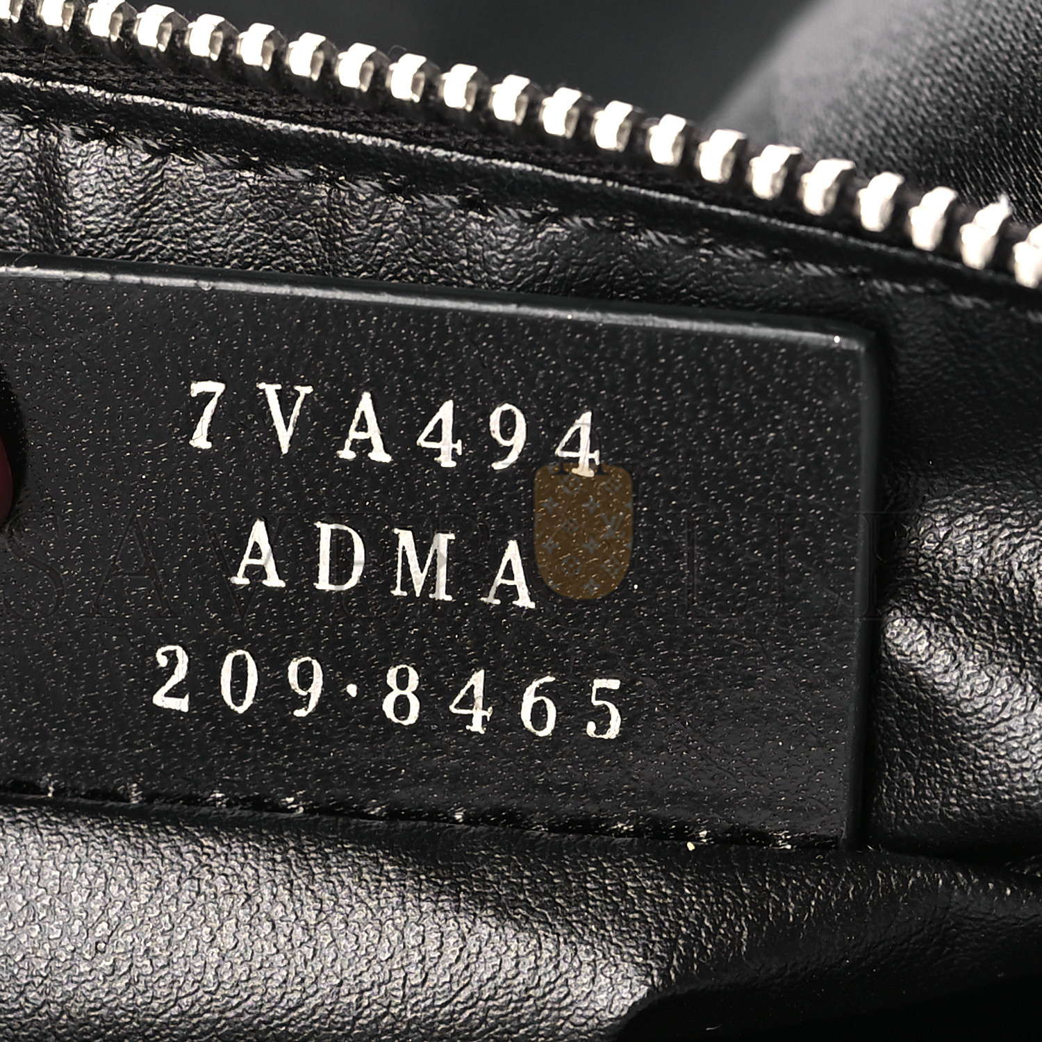 FENDI RECYCLED NYLON VITELLO GRACE LIGHT PEQUIN LOGO TRAVEL POUCH BLACK SUNFLOWER (25*13*11cm) FENDI RECYCLED NYLON VITELLO GRACE LIGHT PEQUIN LOGO TRAVEL POUCH BLACK SUNFLOWER (25*13*11cm)