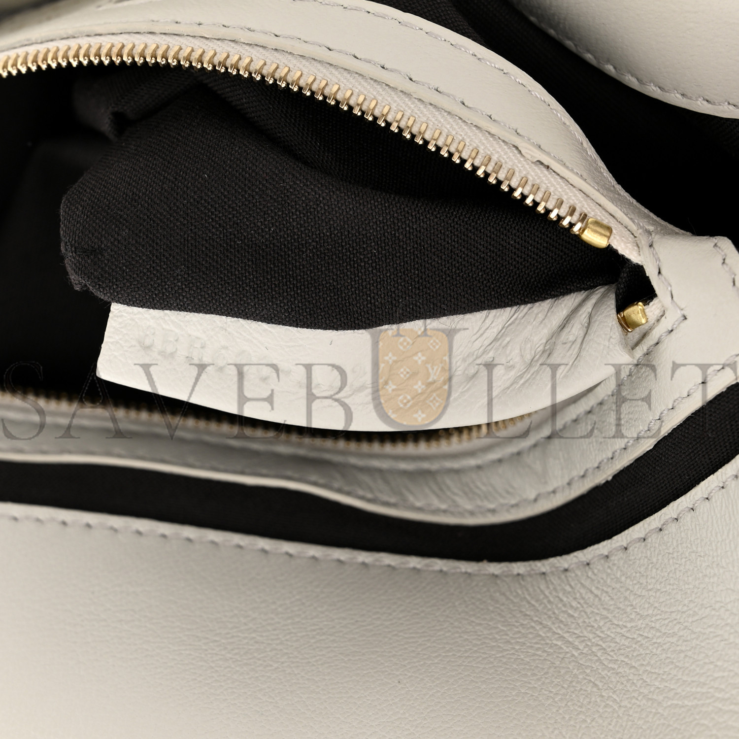 FENDI NAPPA FF 1974 EMBOSSED BAGUETTE WHITE (26*15*6cm) FENDI NAPPA FF 1974 EMBOSSED BAGUETTE WHITE (26*15*6cm)