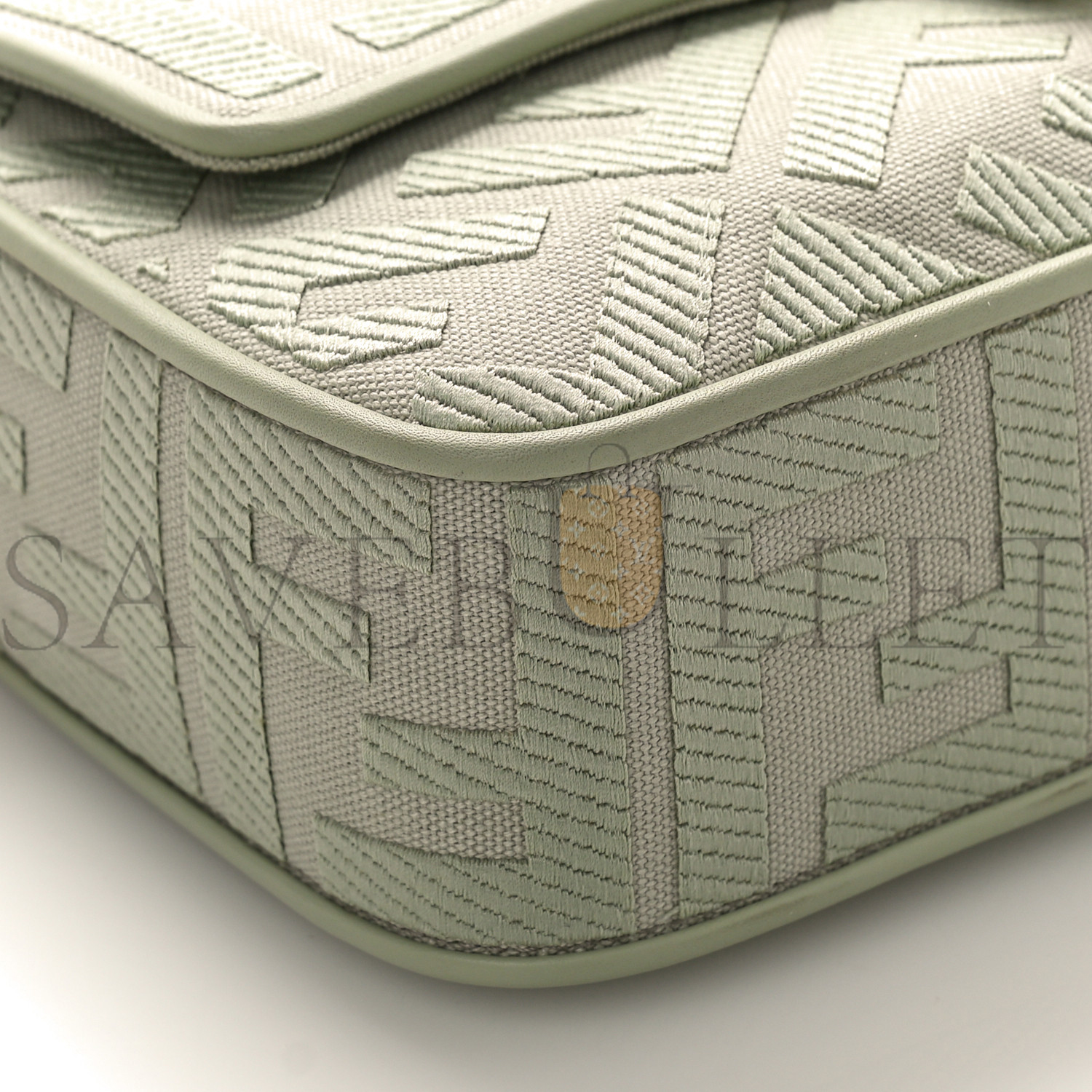 FENDI CANVAS VITELLO KING FF EMBROIDERED BAGUETTE GREEN TEA (29*18*8cm) FENDI CANVAS VITELLO KING FF EMBROIDERED BAGUETTE GREEN TEA (29*18*8cm)