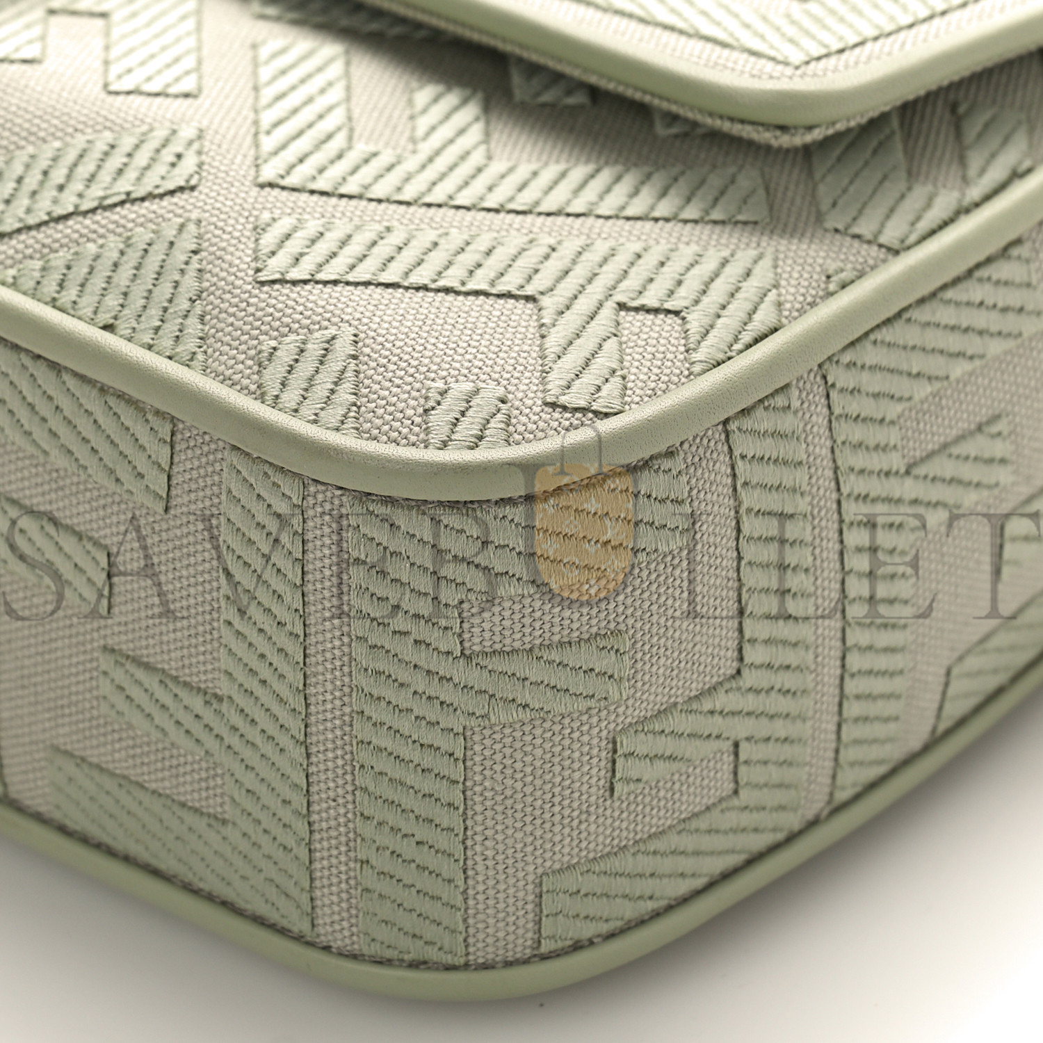 FENDI CANVAS VITELLO KING FF EMBROIDERED BAGUETTE GREEN TEA (29*18*8cm) FENDI CANVAS VITELLO KING FF EMBROIDERED BAGUETTE GREEN TEA (29*18*8cm)