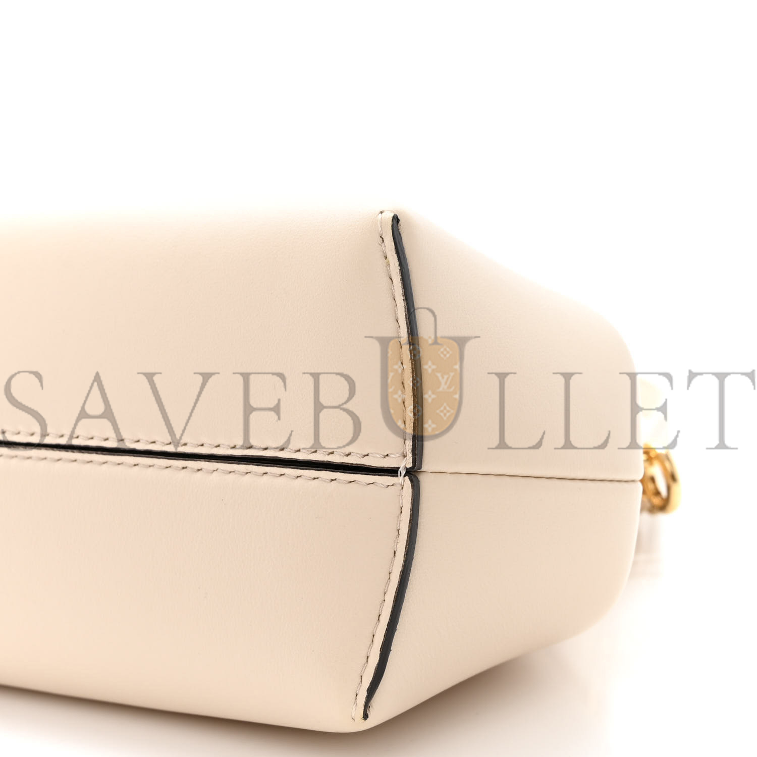 FENDI SHINY NAPPA SMALL FENDI FIRST NUVOLA (26*18*9.5cm) FENDI SHINY NAPPA SMALL FENDI FIRST NUVOLA (26*18*9.5cm)