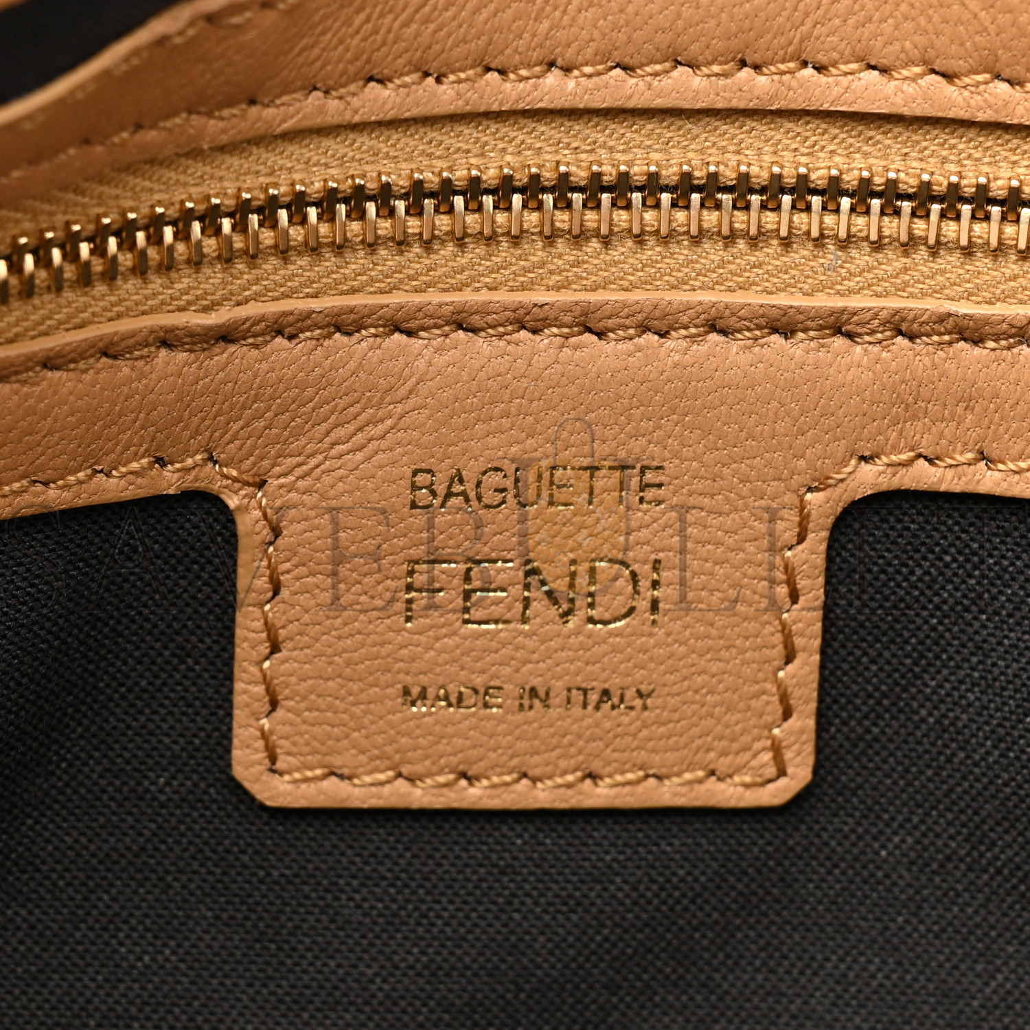 FENDI NAPPA FF 1974 EMBOSSED BAGUETTE MIELE SCURO (27*16*5cm) FENDI NAPPA FF 1974 EMBOSSED BAGUETTE MIELE SCURO (27*16*5cm)