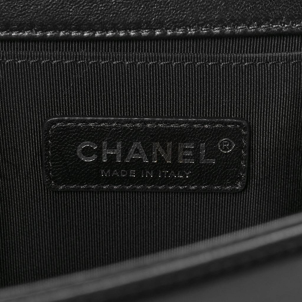 CHANEL CALFSKIN QUILTED MEDIUM BOY FLAP BLACK SILVER HARDWARE (25*14*9cm) CHANEL CALFSKIN QUILTED MEDIUM BOY FLAP BLACK SILVER HARDWARE (25*14*9cm)
