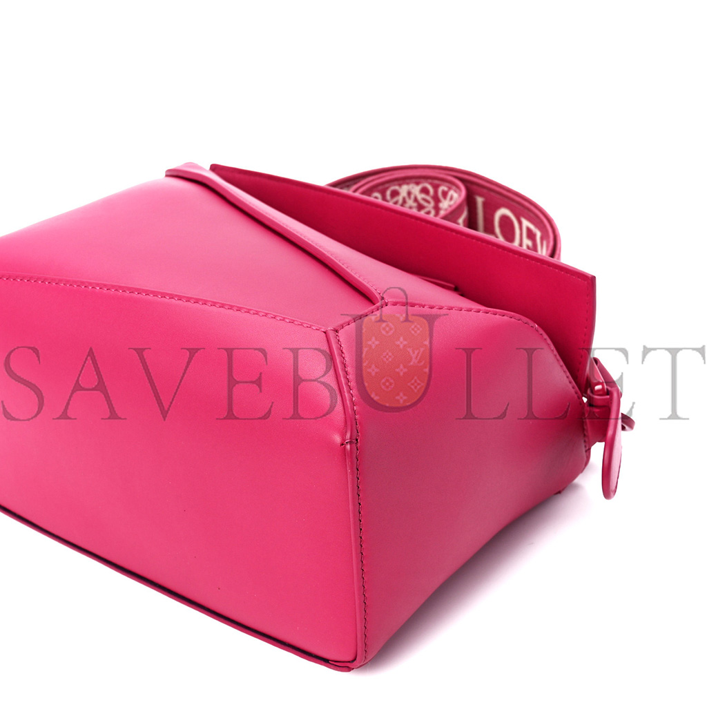 LOEWE SATIN CALFSKIN MONOCHROME SMALL PUZZLE EDGE BAG RUBY RED GLAZE (24*16.5*10.5cm) LOEWE SATIN CALFSKIN MONOCHROME SMALL PUZZLE EDGE BAG RUBY RED GLAZE (24*16.5*10.5cm)