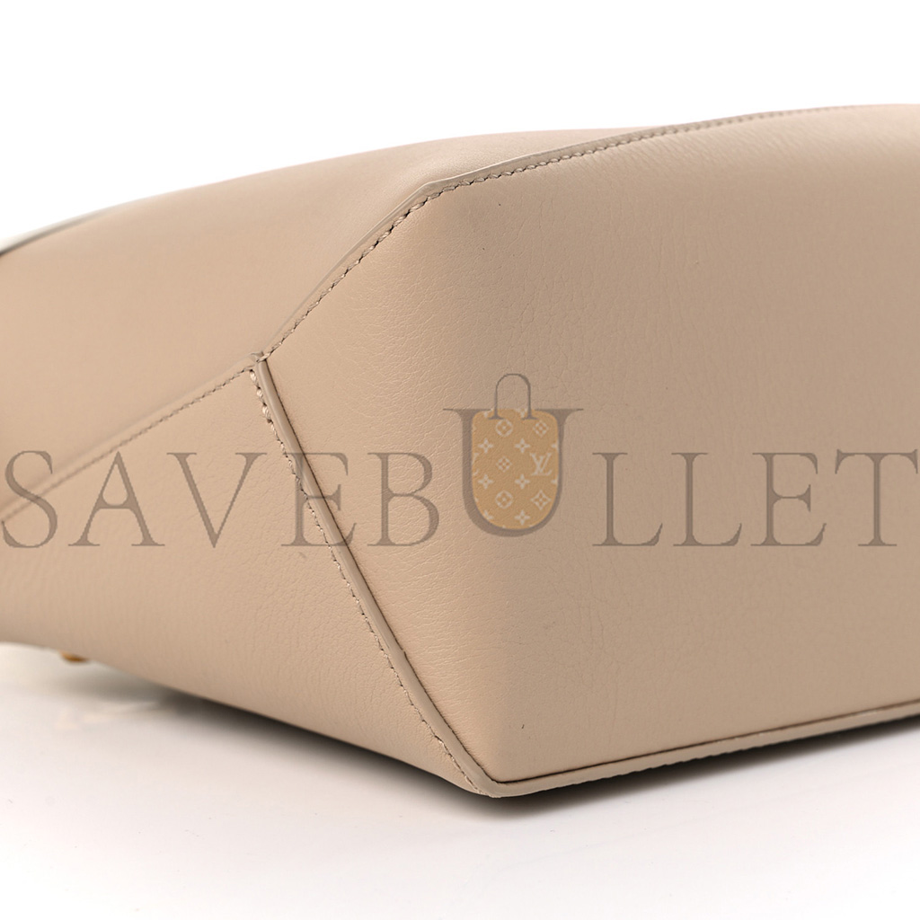 LOEWE CLASSIC CALFSKIN SMALL PUZZLE EDGE BAG SOFT WHITE PAPER CRAFT (24*16.5*10.5cm) LOEWE CLASSIC CALFSKIN SMALL PUZZLE EDGE BAG SOFT WHITE PAPER CRAFT (24*16.5*10.5cm)