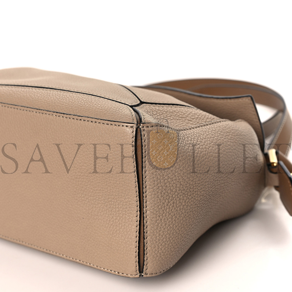 LOEWE GRAINED CALFSKIN SMALL PUZZLE BAG SAND MINK (24*16.5*10.5cm) LOEWE GRAINED CALFSKIN SMALL PUZZLE BAG SAND MINK (24*16.5*10.5cm)