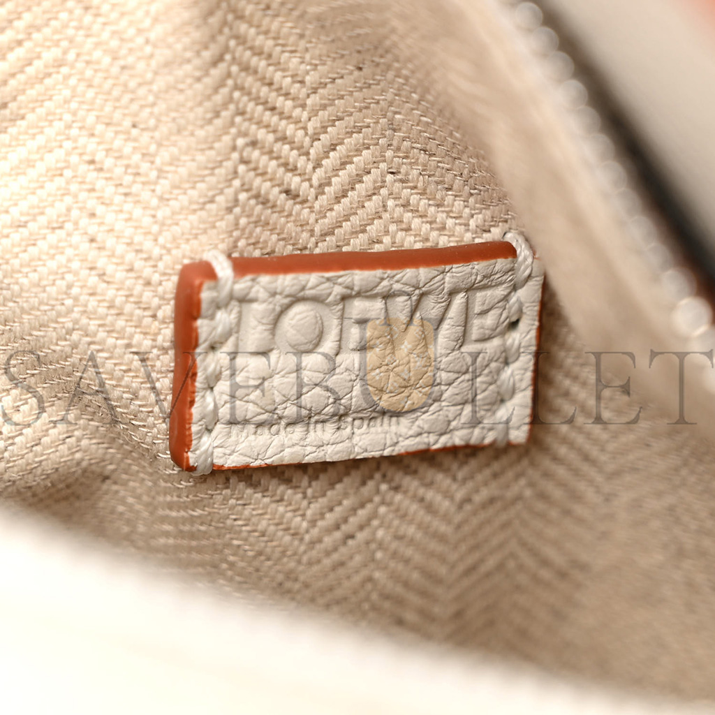 LOEWE CALFSKIN MINI PUZZLE BAG SOFT WHITE (18*12.5*8cm) LOEWE CALFSKIN MINI PUZZLE BAG SOFT WHITE (18*12.5*8cm)