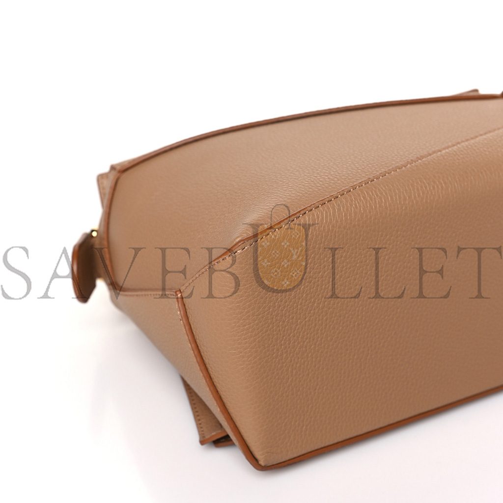 LOEWE GRAINED CALFSKIN SMALL PUZZLE EDGE BAG TOFFEE (24*16.5*10.5cm) LOEWE GRAINED CALFSKIN SMALL PUZZLE EDGE BAG TOFFEE (24*16.5*10.5cm)