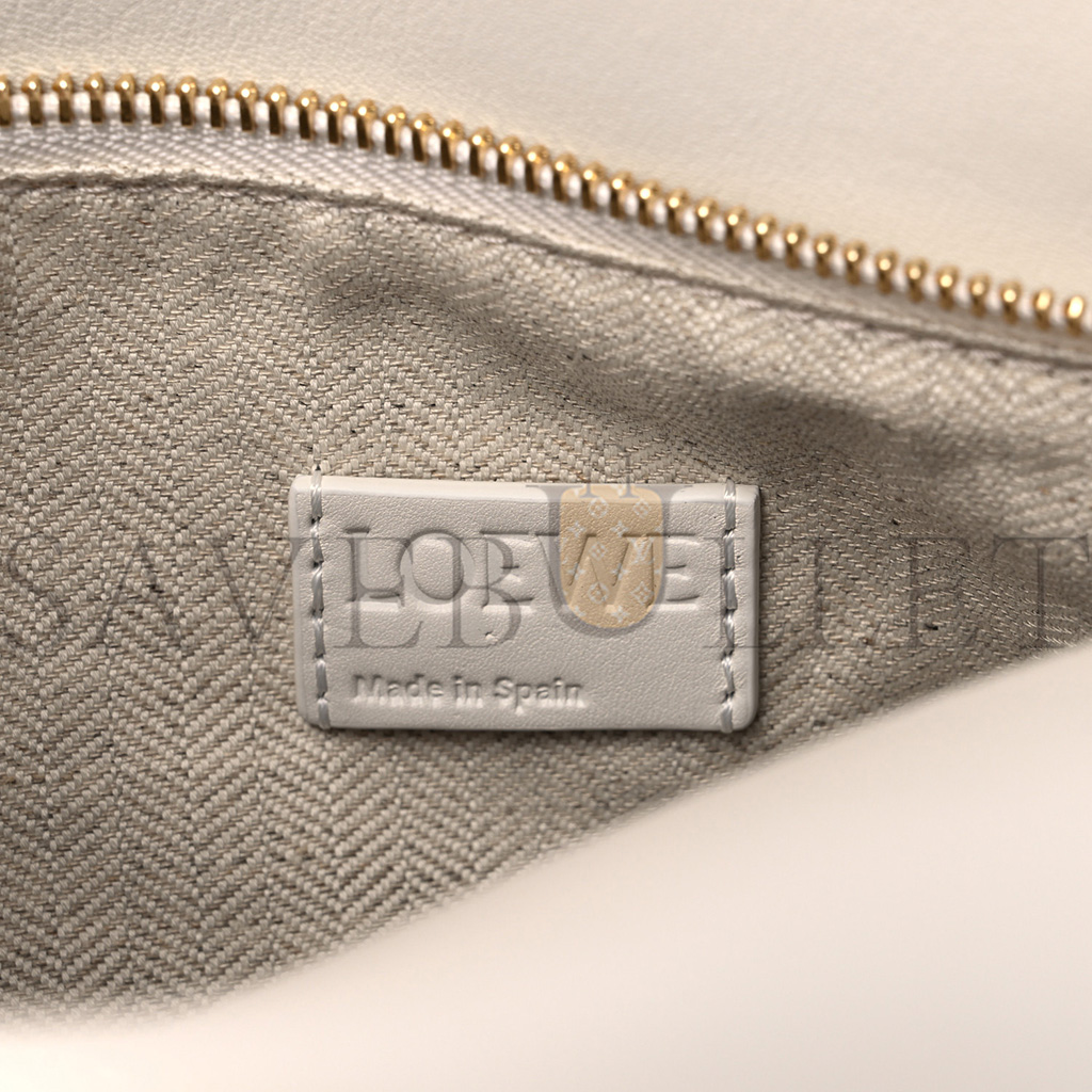 LOEWE CLASSIC CALFSKIN SMALL PUZZLE EDGE BAG SOFT WHITE PAPER CRAFT (24*16.5*10.5cm) LOEWE CLASSIC CALFSKIN SMALL PUZZLE EDGE BAG SOFT WHITE PAPER CRAFT (24*16.5*10.5cm)