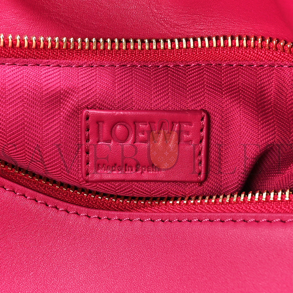 LOEWE SATIN CALFSKIN MONOCHROME SMALL PUZZLE EDGE BAG RUBY RED GLAZE (24*16.5*10.5cm) LOEWE SATIN CALFSKIN MONOCHROME SMALL PUZZLE EDGE BAG RUBY RED GLAZE (24*16.5*10.5cm)