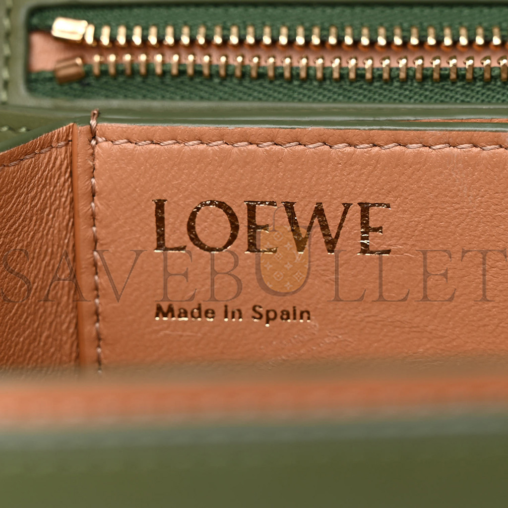 LOEWE SILK CALFSKIN GOYA BAG AVOCADO (22*15*7cm) LOEWE SILK CALFSKIN GOYA BAG AVOCADO (22*15*7cm)